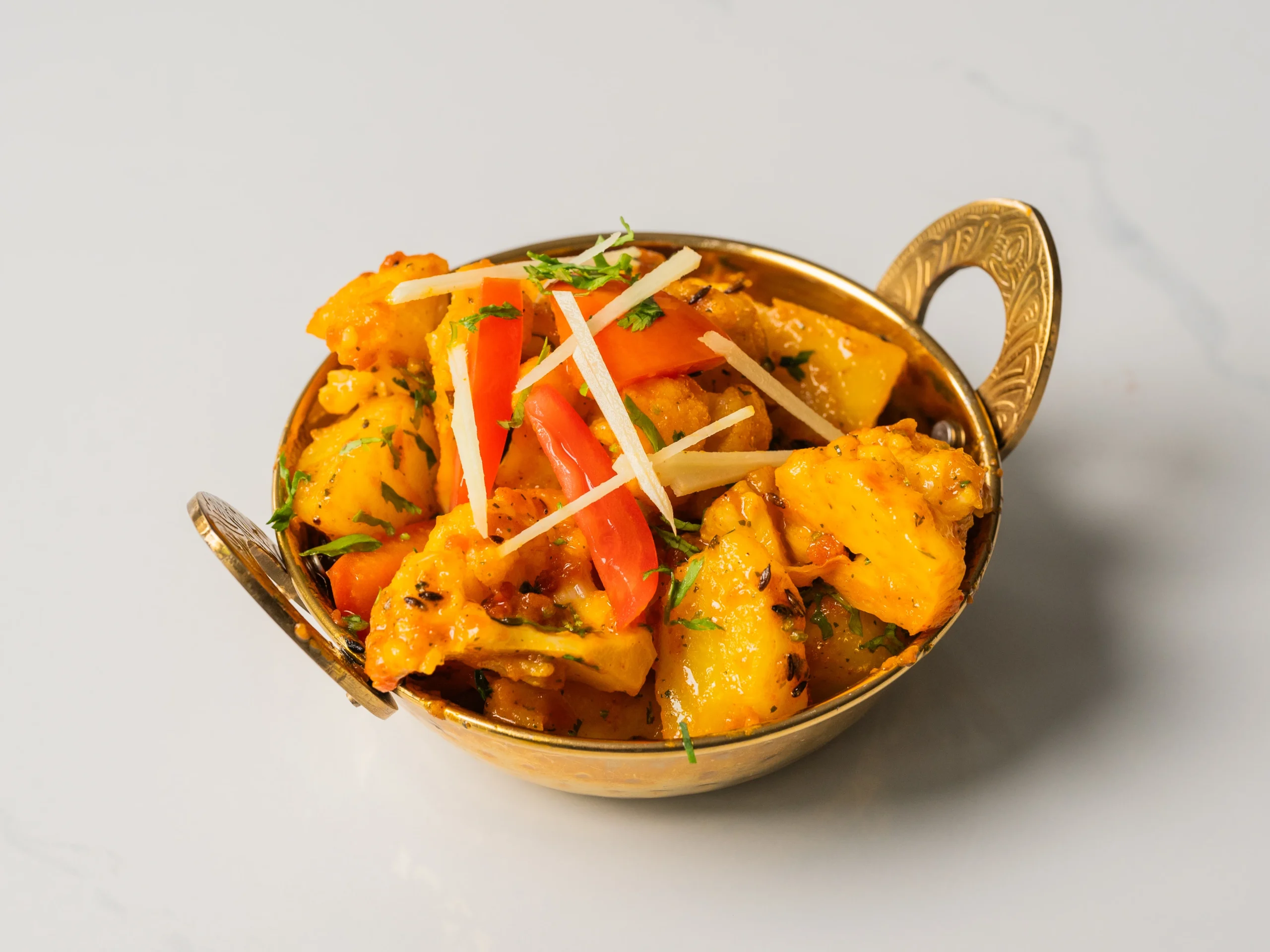 ALOO GOBI potato and cauliflower Indian vegetarian curry served with naan in Den Haag ALOO GOBI potato and cauliflower Indian vegetarian curry served with naan in Den Haag