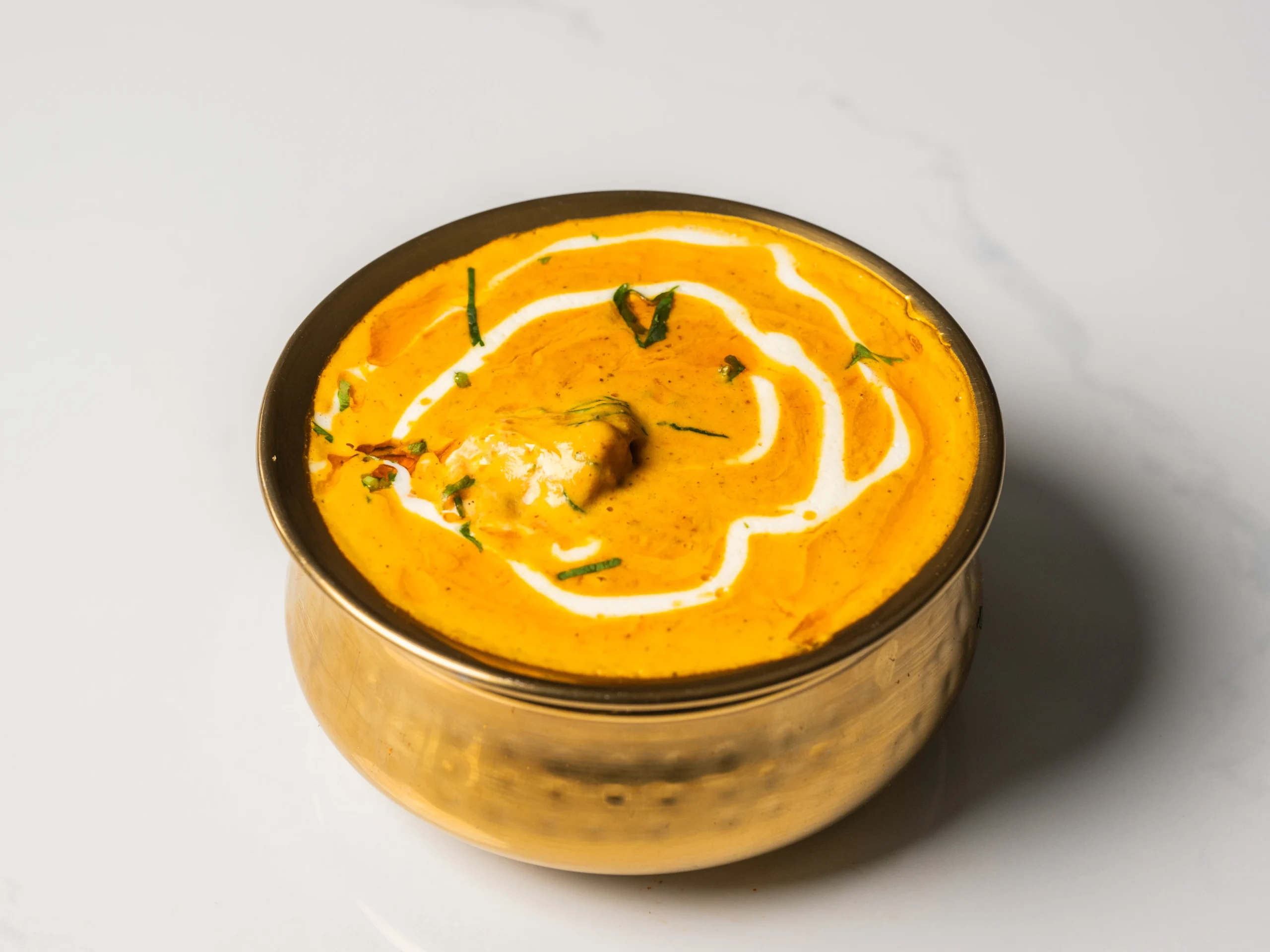 classic chicken curry Indian traditional medium spicy curry served with naan in Den Haag classic chicken curry Indian traditional medium spicy curry served with naan in Den Haag