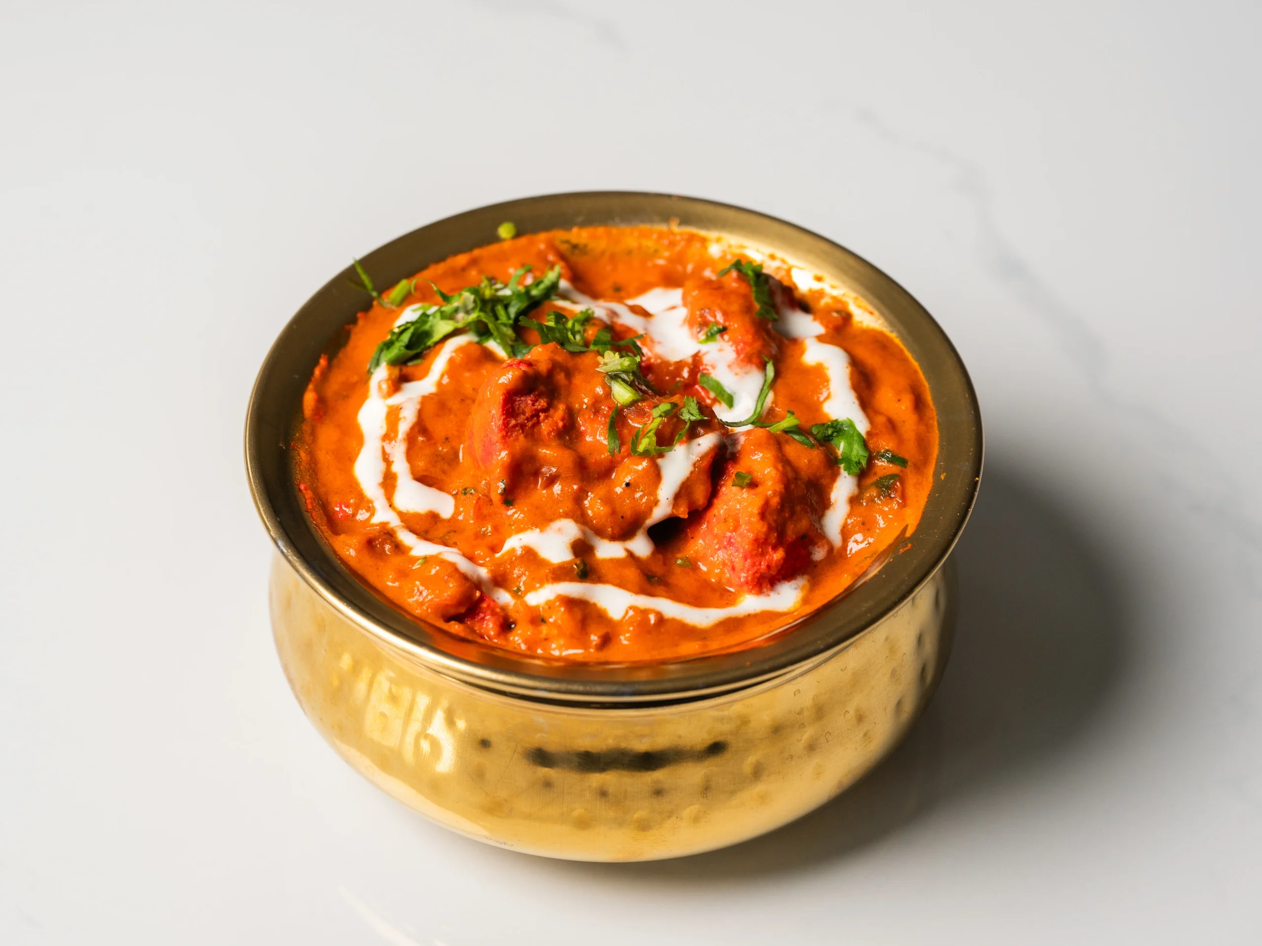 chicken tikka masala creamy tomato butter gravy Indian curry served with naan in Den Haag chicken tikka masala creamy tomato butter gravy Indian curry served with naan in Den Haag