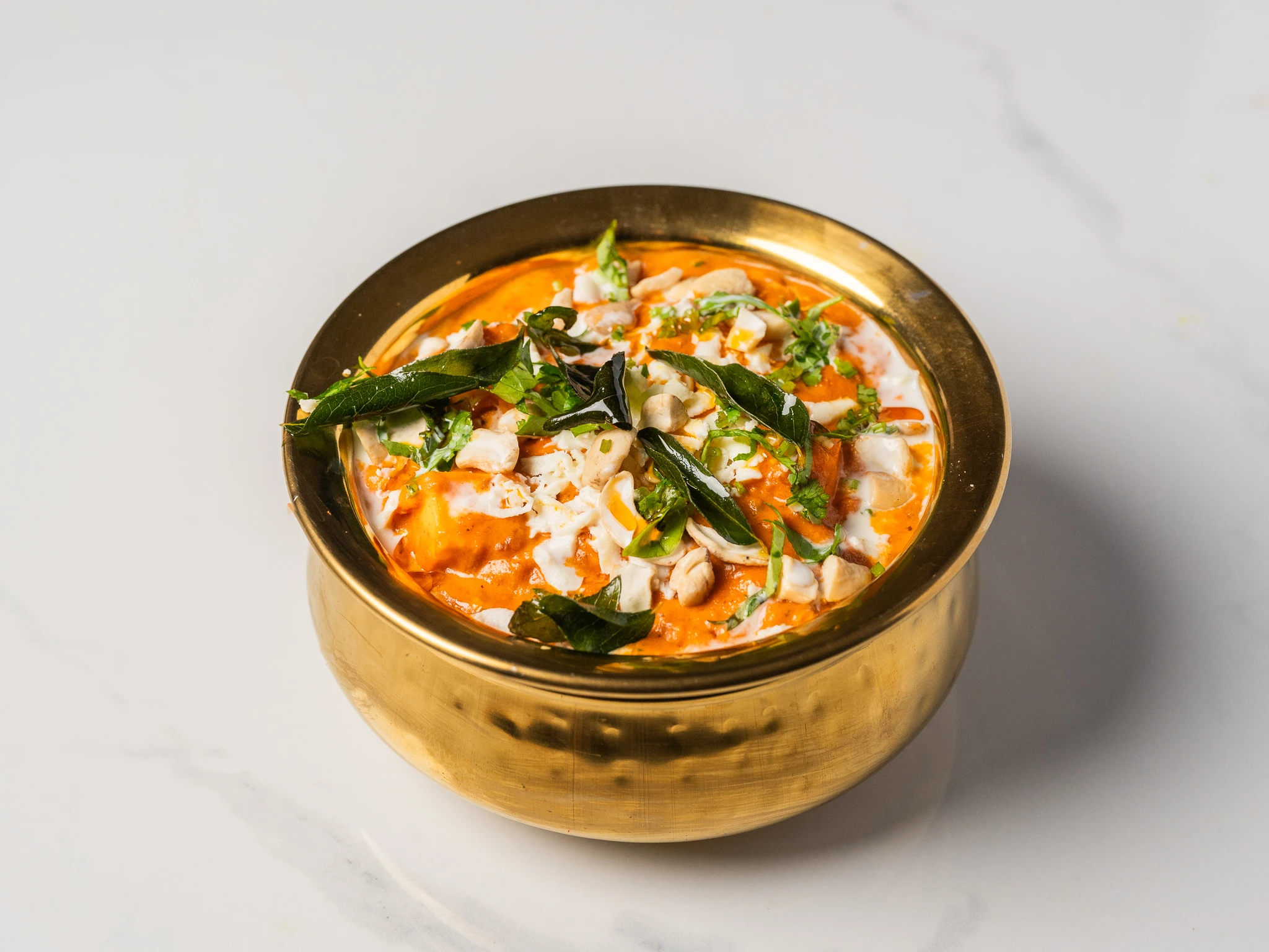 CHOPRA’S SPECIAL PANEER signature paneer curry chef special Indian vegetarian dish served with naan in Den Haag CHOPRA’S SPECIAL PANEER signature paneer curry chef special Indian vegetarian dish served with naan in Den Haag