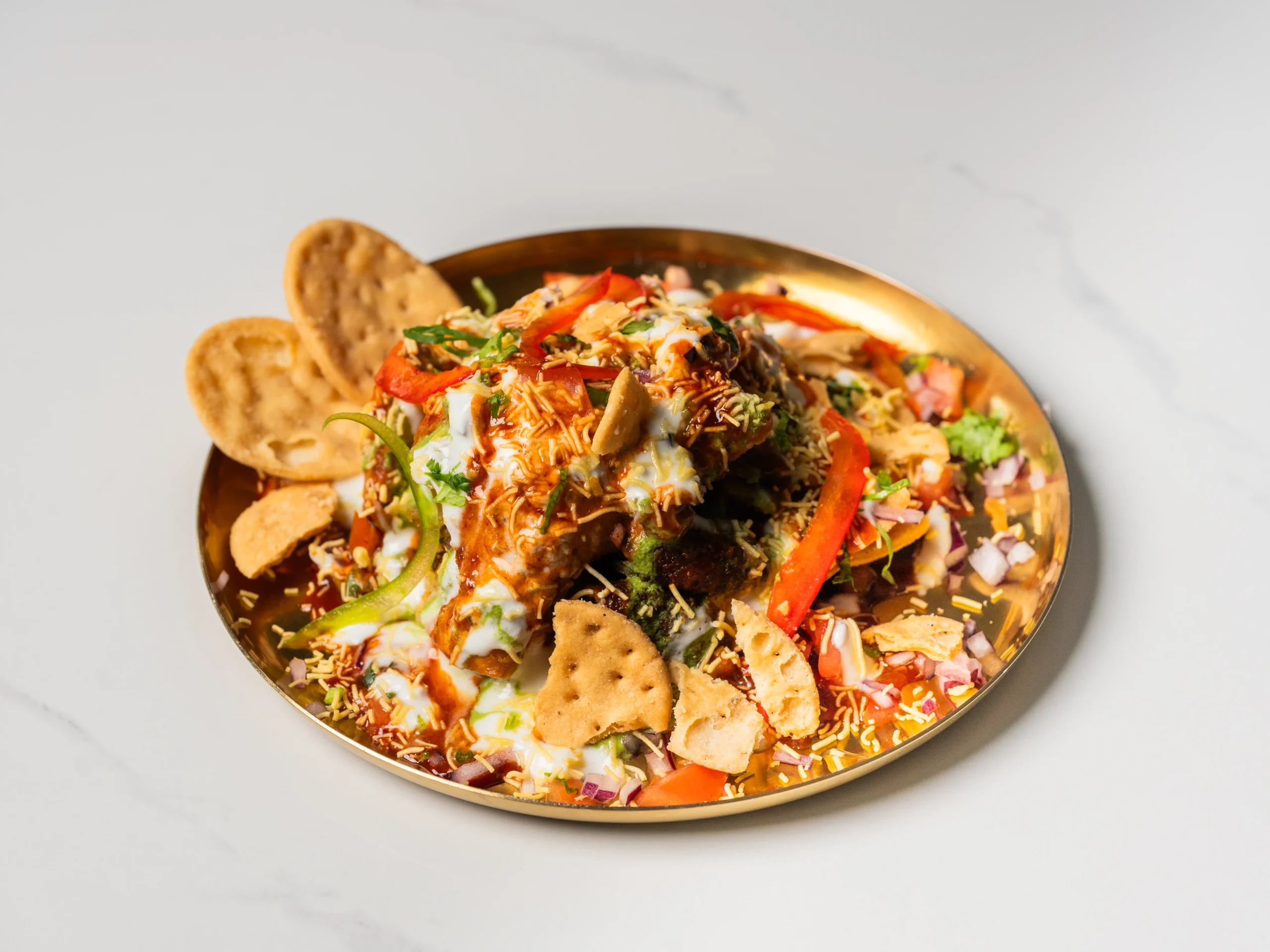 Mixed chaat platter with samosa papdi and yogurt Indian chaat in Den Haag Mixed chaat platter with samosa papdi and yogurt Indian chaat in Den Haag