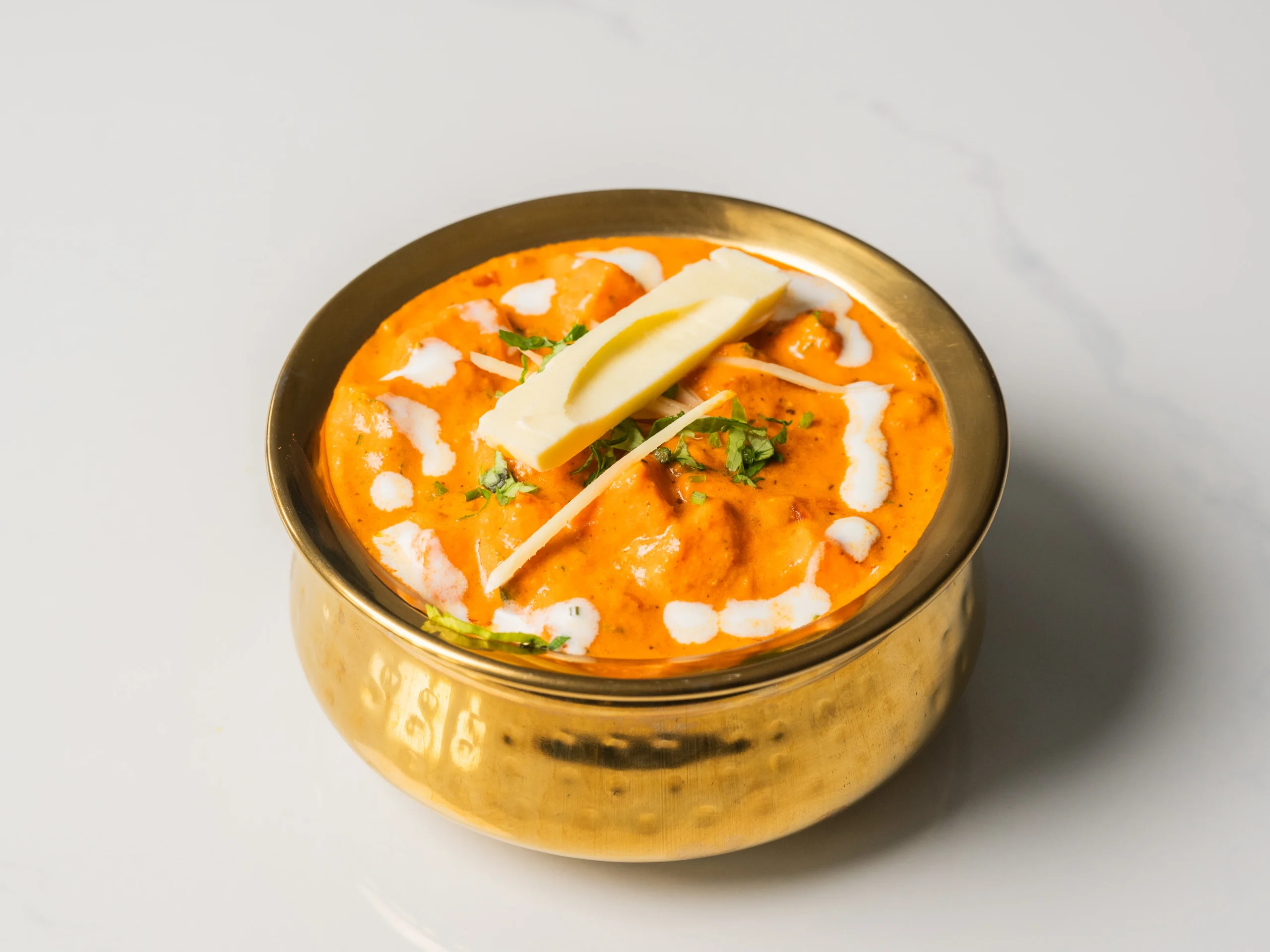 PANEER BUTTER MASALA buttery tomato paneer curry creamy Indian vegetarian dish served with naan in Den Haag PANEER BUTTER MASALA buttery tomato paneer curry creamy Indian vegetarian dish served with naan in Den Haag